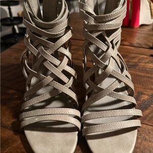 Journee Collection Twyla Grey Wedge Sandals – Size 8.5 – New